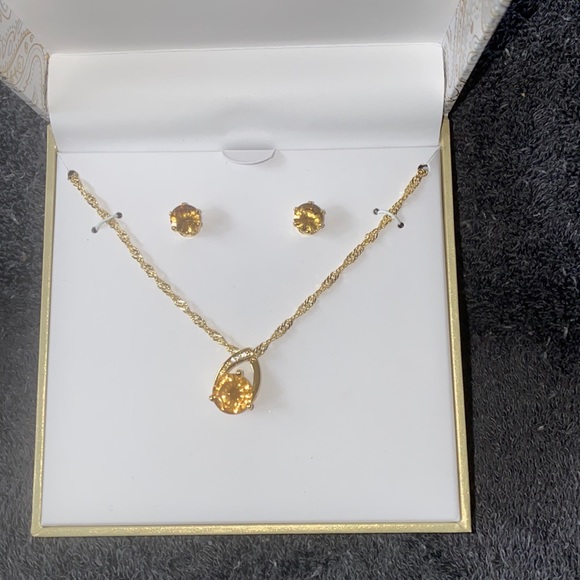 Charter Club Jewelry - NWT Charter Club Crystal Pendant & Earrings Set in 18kt Gold Plate